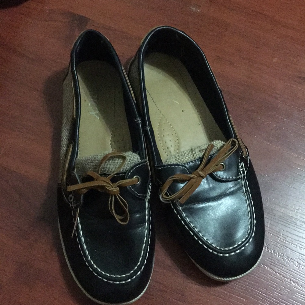 Cute dress deck shoes !